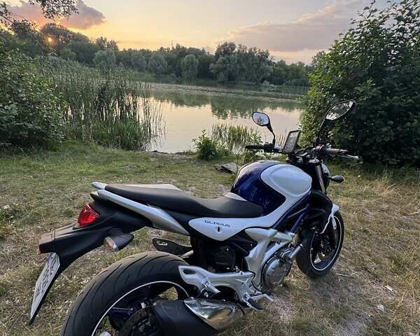 Белый Сузуки Gladius 400, объемом двигателя 0 л и пробегом 37 тыс. км за 3900 $, фото 1 на Automoto.ua