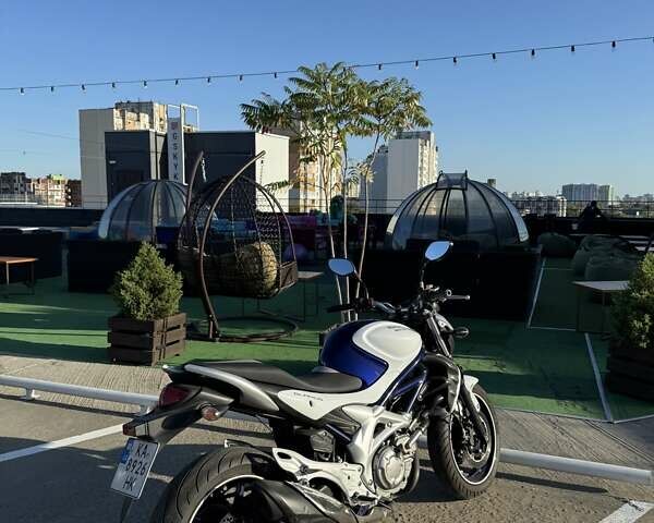 Белый Сузуки Gladius 400, объемом двигателя 0 л и пробегом 37 тыс. км за 3900 $, фото 4 на Automoto.ua