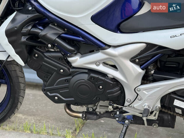 Белый Сузуки Gladius 400, объемом двигателя 0.4 л и пробегом 17 тыс. км за 4000 $, фото 7 на Automoto.ua
