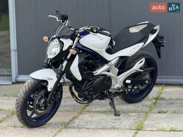 Белый Сузуки Gladius 400, объемом двигателя 0.4 л и пробегом 17 тыс. км за 4000 $, фото 1 на Automoto.ua