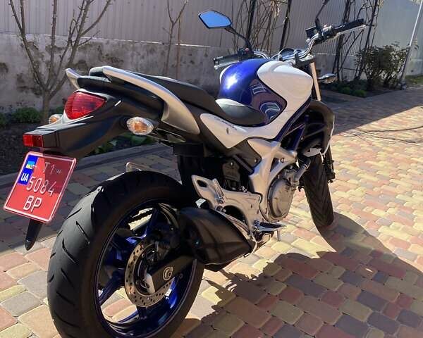 Сузуки Gladius 400, объемом двигателя 0 л и пробегом 32 тыс. км за 4200 $, фото 1 на Automoto.ua