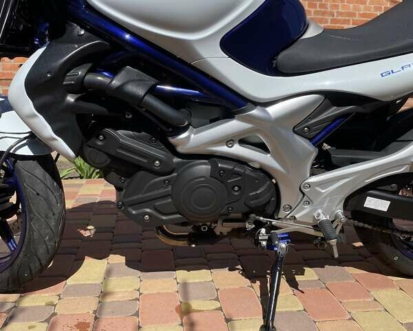 Сузуки Gladius 400, объемом двигателя 0 л и пробегом 32 тыс. км за 4200 $, фото 5 на Automoto.ua