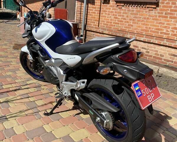 Сузуки Gladius 400, объемом двигателя 0 л и пробегом 32 тыс. км за 4200 $, фото 2 на Automoto.ua