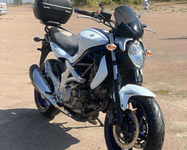 Сузуки Gladius 400, объемом двигателя 0 л и пробегом 34 тыс. км за 3800 $, фото 1 на Automoto.ua