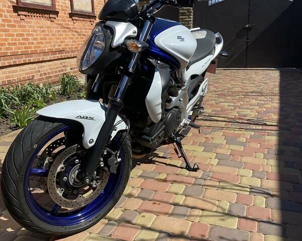 Сузуки Gladius 400, объемом двигателя 0 л и пробегом 32 тыс. км за 4200 $, фото 3 на Automoto.ua