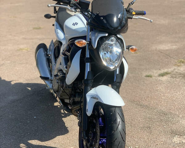 Сузуки Gladius 400, объемом двигателя 0 л и пробегом 34 тыс. км за 3800 $, фото 2 на Automoto.ua