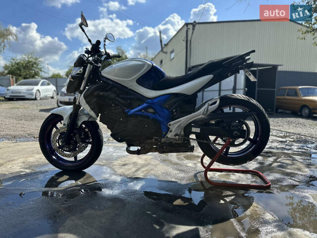 Сузуки Gladius 400, объемом двигателя 0.4 л и пробегом 43 тыс. км за 3700 $, фото 4 на Automoto.ua