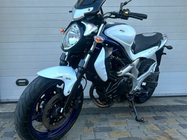 Сузукі Gladius 400, об'ємом двигуна 0.4 л та пробігом 0 тис. км за 4200 $, фото 8 на Automoto.ua