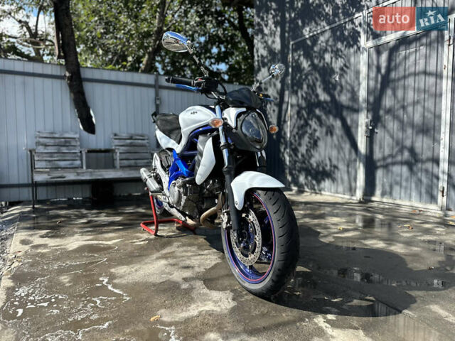 Сузуки Gladius 400, объемом двигателя 0.4 л и пробегом 43 тыс. км за 3700 $, фото 1 на Automoto.ua