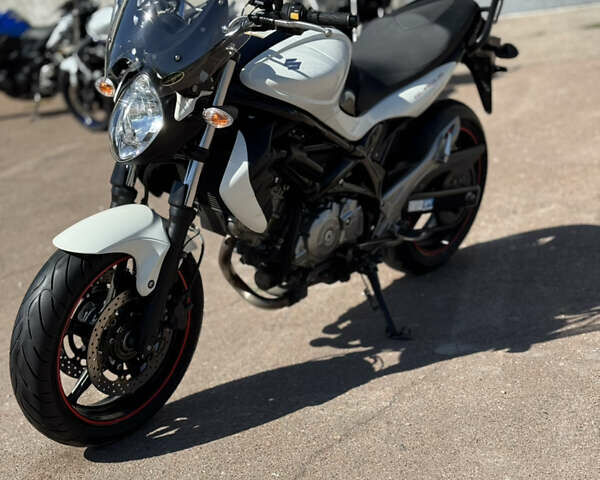 Сузукі Gladius 400, об'ємом двигуна 0 л та пробігом 22 тис. км за 3800 $, фото 7 на Automoto.ua