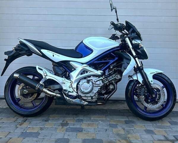 Сузуки Gladius 400, объемом двигателя 0 л и пробегом 39 тыс. км за 4100 $, фото 1 на Automoto.ua