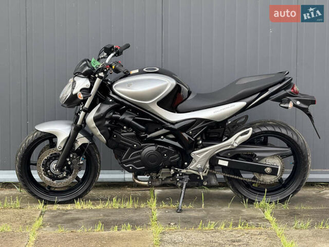 Серый Сузуки Gladius 400, объемом двигателя 0.4 л и пробегом 16 тыс. км за 4000 $, фото 3 на Automoto.ua