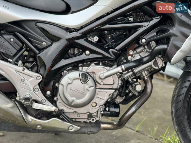 Серый Сузуки Gladius 400, объемом двигателя 0.4 л и пробегом 16 тыс. км за 4000 $, фото 6 на Automoto.ua