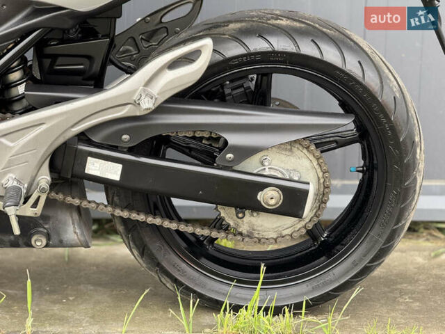 Серый Сузуки Gladius 400, объемом двигателя 0.4 л и пробегом 16 тыс. км за 4000 $, фото 8 на Automoto.ua