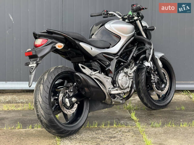 Серый Сузуки Gladius 400, объемом двигателя 0.4 л и пробегом 16 тыс. км за 4000 $, фото 4 на Automoto.ua