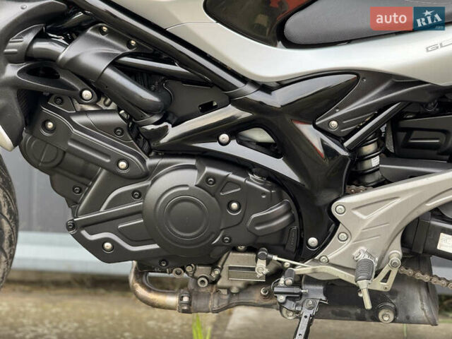 Серый Сузуки Gladius 400, объемом двигателя 0.4 л и пробегом 16 тыс. км за 4000 $, фото 5 на Automoto.ua