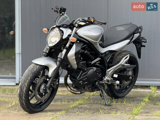 Серый Сузуки Gladius 400, объемом двигателя 0.4 л и пробегом 16 тыс. км за 4000 $, фото 1 на Automoto.ua