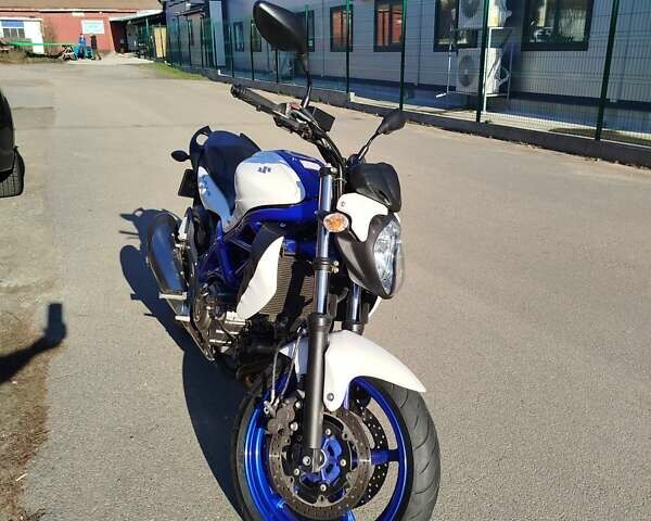 Синий Сузуки Gladius 400, объемом двигателя 0.4 л и пробегом 17 тыс. км за 4300 $, фото 5 на Automoto.ua