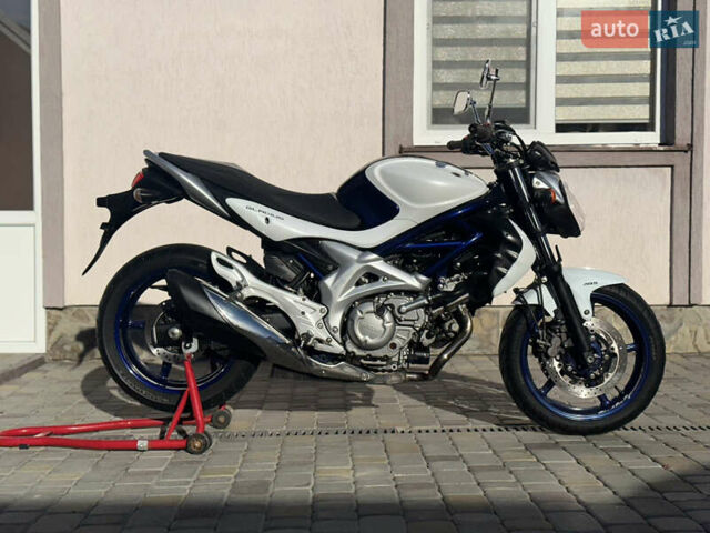Синий Сузуки Gladius 400, объемом двигателя 0.4 л и пробегом 16 тыс. км за 3800 $, фото 8 на Automoto.ua