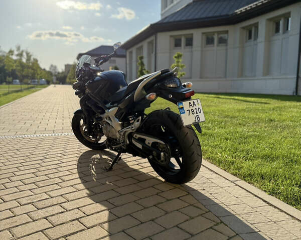 Чорний Сузукі Gladius 650, об'ємом двигуна 0.65 л та пробігом 65 тис. км за 4200 $, фото 2 на Automoto.ua