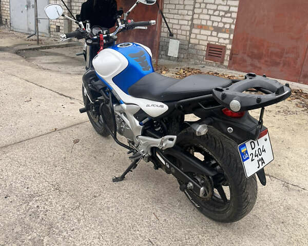 Синий Сузуки Gladius 650, объемом двигателя 0.65 л и пробегом 40 тыс. км за 5000 $, фото 4 на Automoto.ua