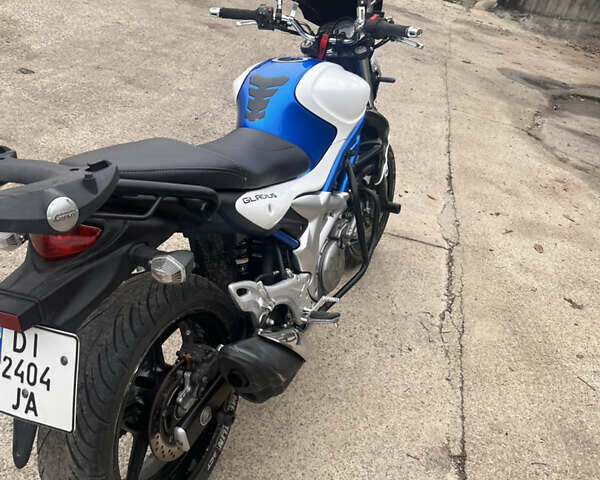 Синий Сузуки Gladius 650, объемом двигателя 0.65 л и пробегом 40 тыс. км за 5000 $, фото 3 на Automoto.ua