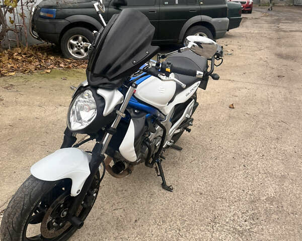 Синий Сузуки Gladius 650, объемом двигателя 0.65 л и пробегом 40 тыс. км за 5000 $, фото 5 на Automoto.ua