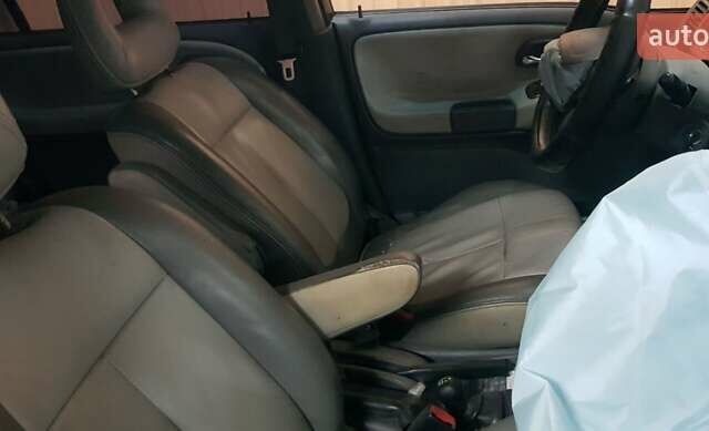 Черный Сузуки Grand Vitara XL7, объемом двигателя 0 л и пробегом 180 тыс. км за 2500 $, фото 7 на Automoto.ua