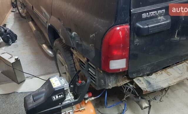 Черный Сузуки Grand Vitara XL7, объемом двигателя 0 л и пробегом 180 тыс. км за 2500 $, фото 2 на Automoto.ua