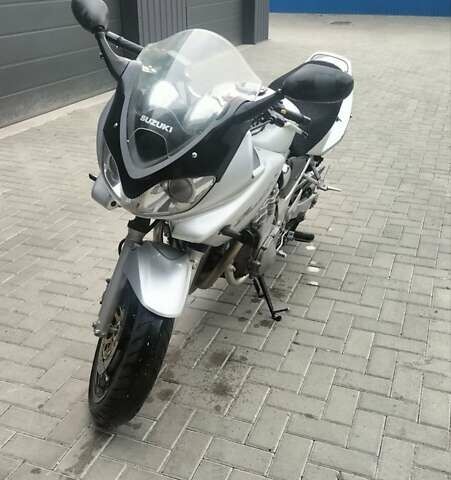 Серый Сузуки GSF 600 Bandit S, объемом двигателя 0.6 л и пробегом 35 тыс. км за 3800 $, фото 3 на Automoto.ua