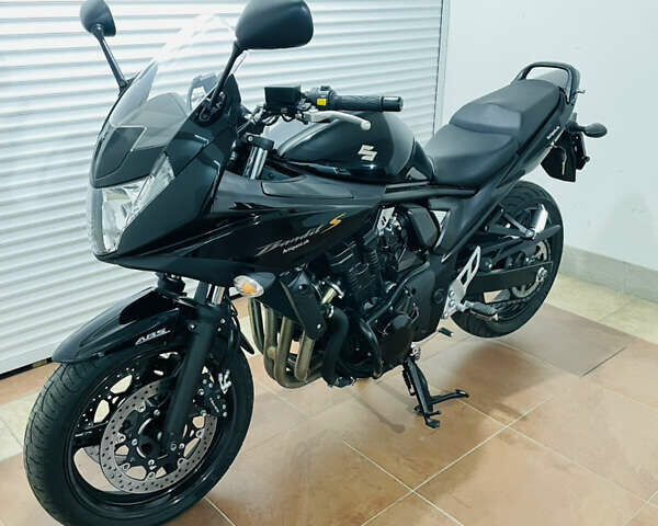 Черный Сузуки GSF 650 Bandit, объемом двигателя 0.65 л и пробегом 17 тыс. км за 7200 $, фото 4 на Automoto.ua