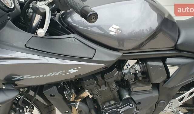 Серый Сузуки GSF 650 Bandit, объемом двигателя 0.65 л и пробегом 38 тыс. км за 5600 $, фото 8 на Automoto.ua