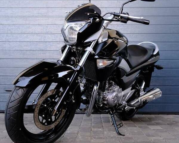 Чорний Сузукі GSR 250, об'ємом двигуна 0.25 л та пробігом 13 тис. км за 2900 $, фото 2 на Automoto.ua
