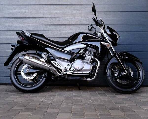 Чорний Сузукі GSR 250, об'ємом двигуна 0.25 л та пробігом 13 тис. км за 2900 $, фото 1 на Automoto.ua