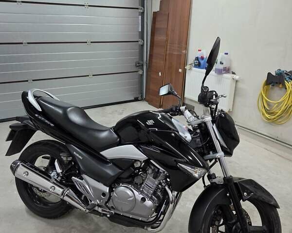 Черный Сузуки GSR 250, объемом двигателя 0.25 л и пробегом 2 тыс. км за 3000 $, фото 1 на Automoto.ua