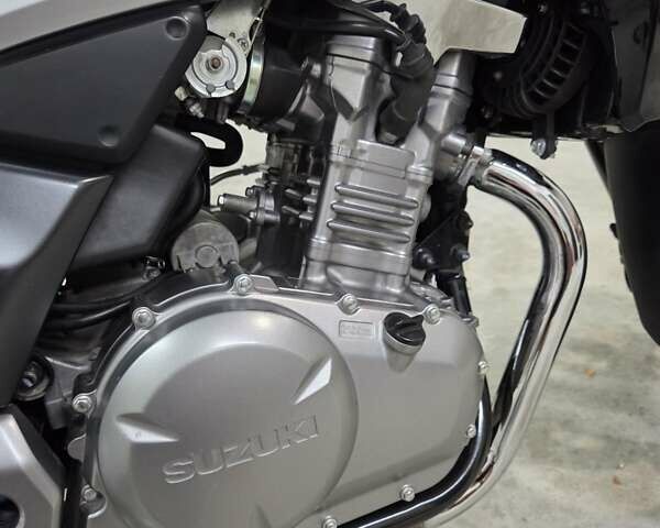 Черный Сузуки GSR 250, объемом двигателя 0.25 л и пробегом 2 тыс. км за 3000 $, фото 8 на Automoto.ua