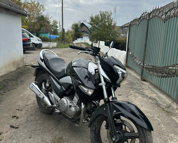 Черный Сузуки GSR 250, объемом двигателя 0.25 л и пробегом 18 тыс. км за 2700 $, фото 1 на Automoto.ua