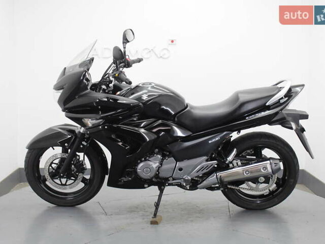 Черный Сузуки GSR 250, объемом двигателя 0.25 л и пробегом 29 тыс. км за 2800 $, фото 1 на Automoto.ua