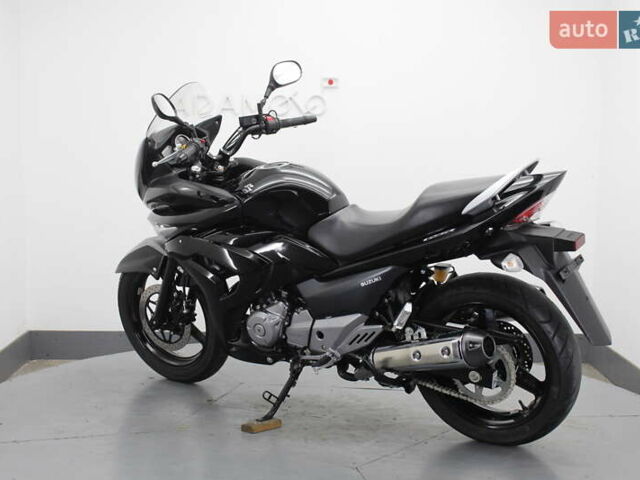 Черный Сузуки GSR 250, объемом двигателя 0.25 л и пробегом 29 тыс. км за 2800 $, фото 5 на Automoto.ua