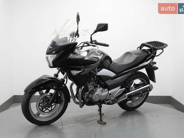 Черный Сузуки GSR 250, объемом двигателя 0.25 л и пробегом 35 тыс. км за 2600 $, фото 2 на Automoto.ua