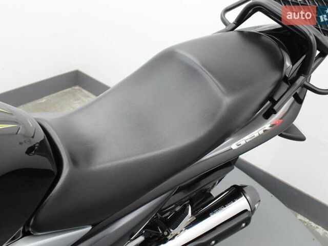 Черный Сузуки GSR 250, объемом двигателя 0.25 л и пробегом 35 тыс. км за 2600 $, фото 17 на Automoto.ua