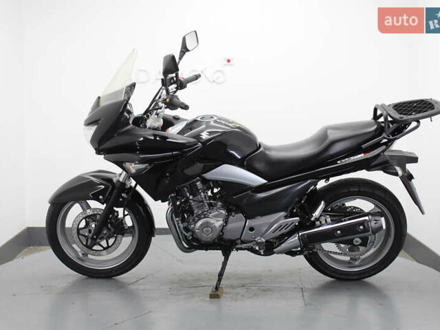 Черный Сузуки GSR 250, объемом двигателя 0.25 л и пробегом 35 тыс. км за 2600 $, фото 1 на Automoto.ua