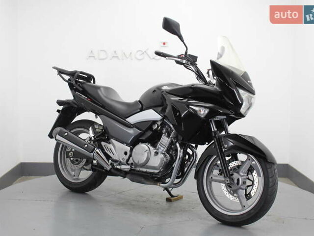 Черный Сузуки GSR 250, объемом двигателя 0.25 л и пробегом 35 тыс. км за 2600 $, фото 3 на Automoto.ua