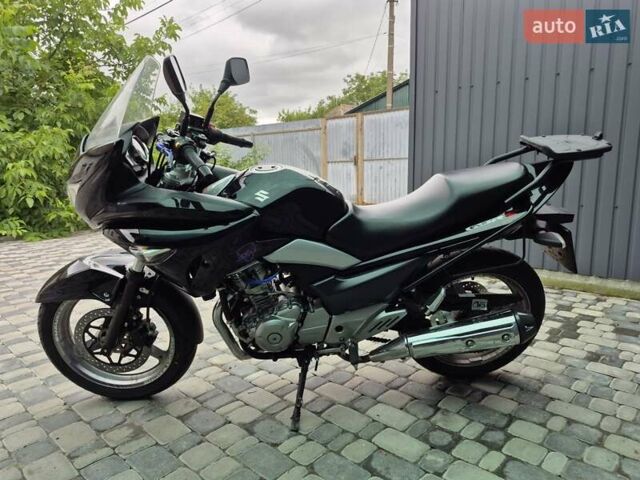 Черный Сузуки GSR 250, объемом двигателя 0.25 л и пробегом 18 тыс. км за 2900 $, фото 2 на Automoto.ua