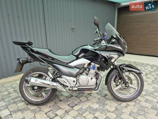 Черный Сузуки GSR 250, объемом двигателя 0.25 л и пробегом 18 тыс. км за 2900 $, фото 5 на Automoto.ua