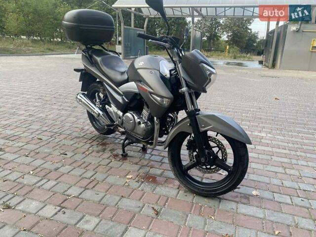 Серый Сузуки GSR 250, объемом двигателя 0 л и пробегом 35 тыс. км за 2600 $, фото 3 на Automoto.ua