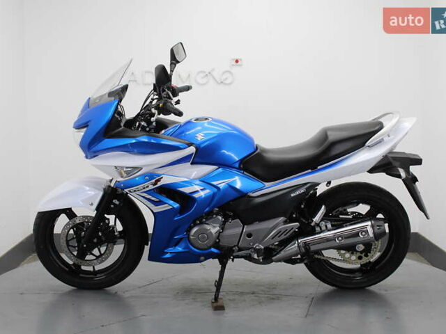 Синий Сузуки GSR 250, объемом двигателя 0.25 л и пробегом 9 тыс. км за 3300 $, фото 1 на Automoto.ua