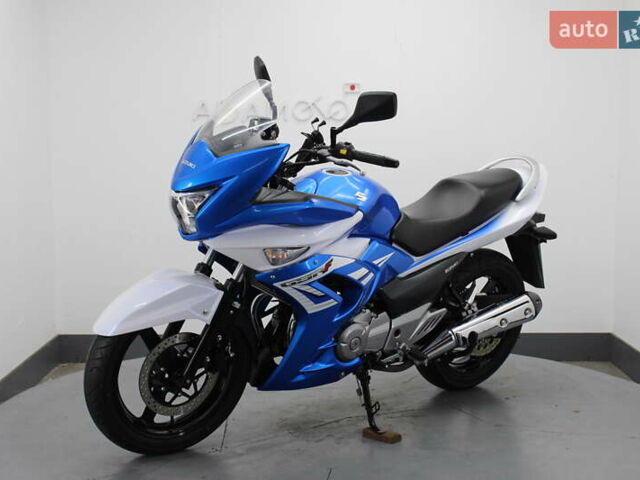 Синий Сузуки GSR 250, объемом двигателя 0.25 л и пробегом 9 тыс. км за 3300 $, фото 2 на Automoto.ua