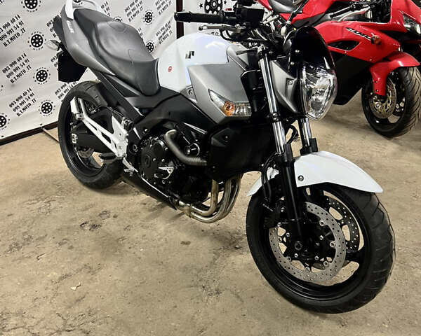 Сузуки GSR 400 2014 в Житомире на Automoto.ua Белый Сузуки GSR 400, объемом двигателя 0.4 л и пробегом 12 тыс. км за 4500 $, фото 1 на Automoto.ua