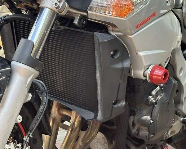 Черный Сузуки GSR 400, объемом двигателя 0.4 л и пробегом 26 тыс. км за 4700 $, фото 6 на Automoto.ua